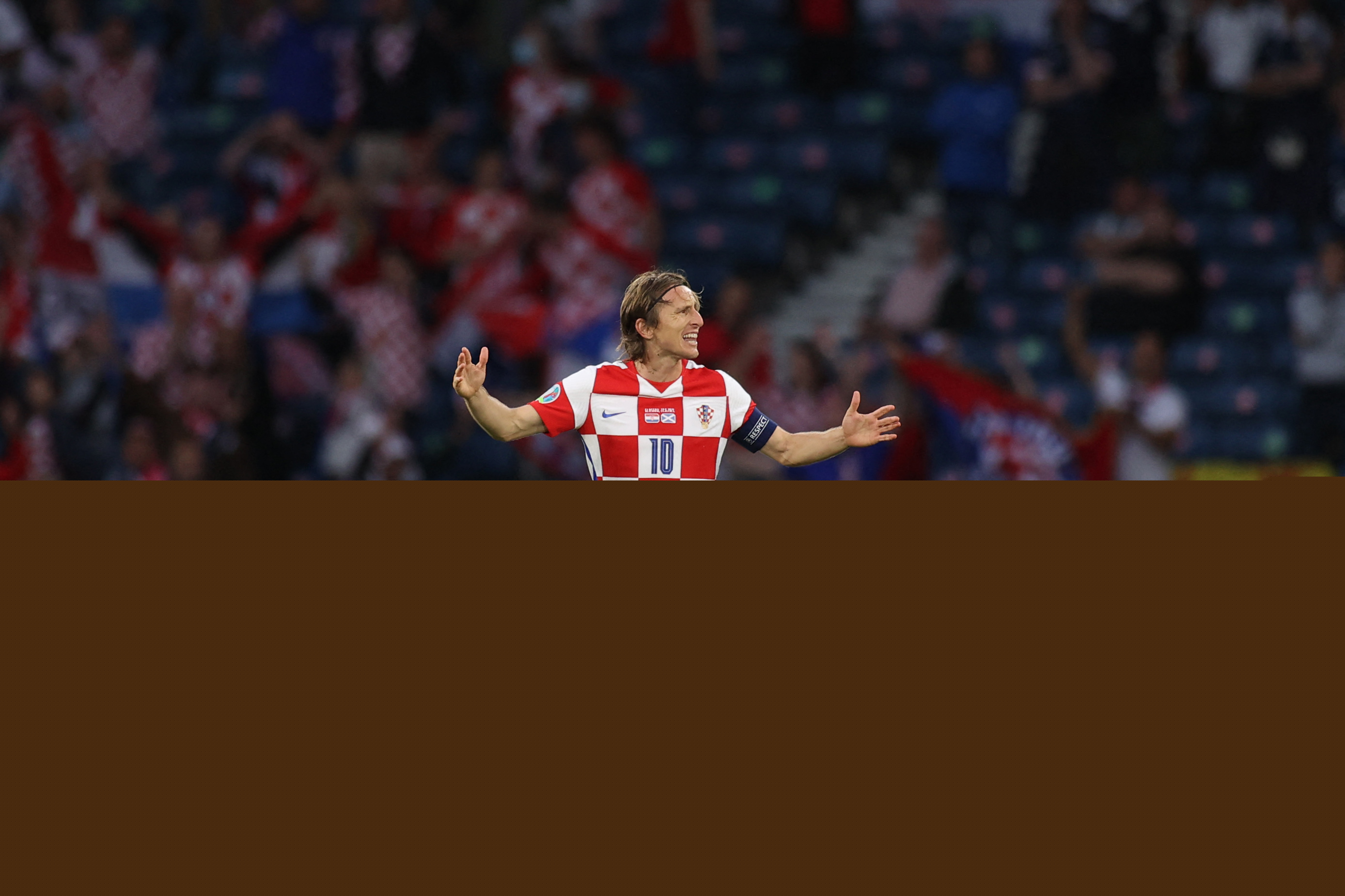 世体：巴萨更衣室内部有消息称德罗可能会加盟巴黎圣日耳曼