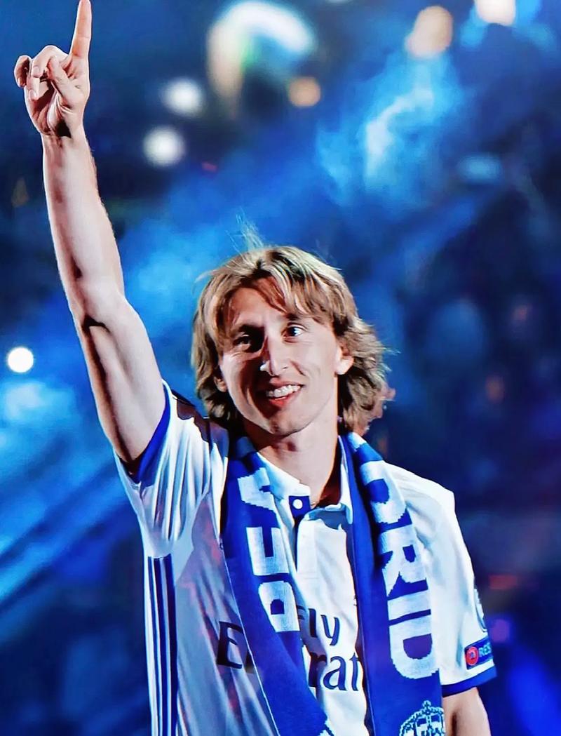 米体：莱奥两个儿子将观看米兰德比，这是他们第一次现场观赛