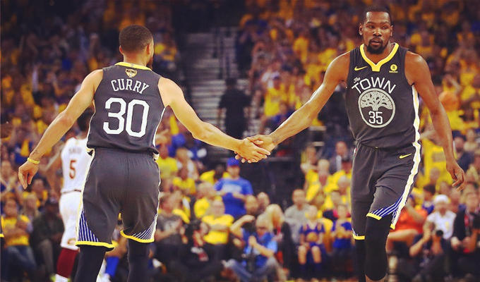 庆祝动作不 庆祝动作不